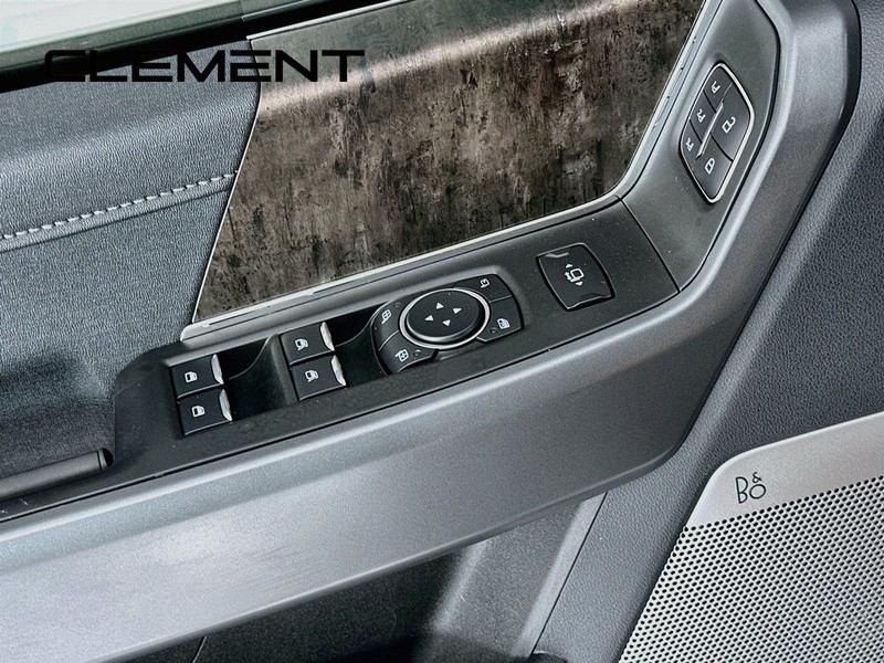 Ford Super Duty F-250 SRW Vehicle Full-screen Gallery Image 28