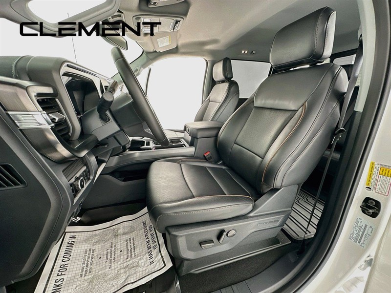 Ford Super Duty F-250 SRW Vehicle Full-screen Gallery Image 31