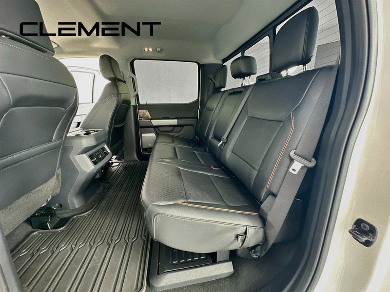 Ford Super Duty F-250 SRW Vehicle Full-screen Gallery Image 33