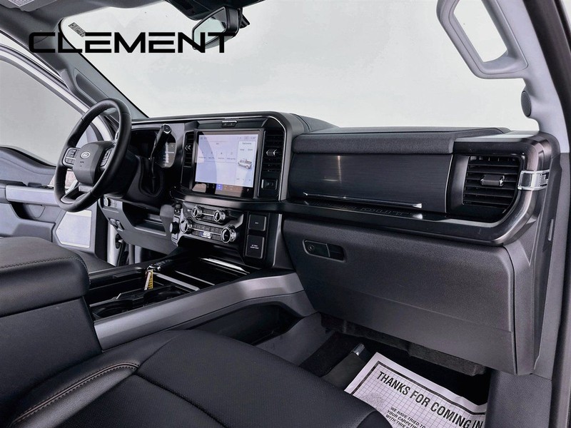 Ford Super Duty F-250 SRW Vehicle Full-screen Gallery Image 36