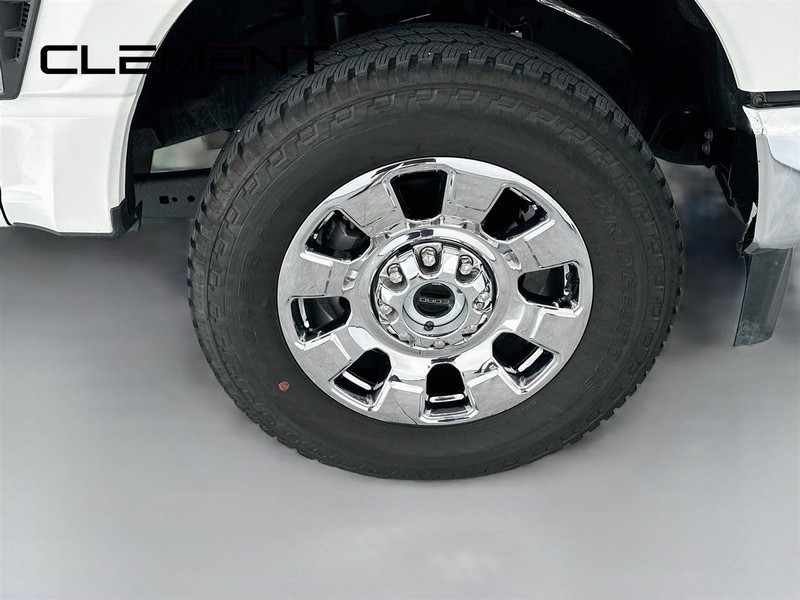 Ford Super Duty F-250 SRW Vehicle Full-screen Gallery Image 38