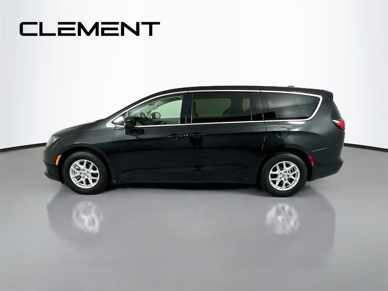 Chrysler Voyager Vehicle Full-screen Gallery Image 6