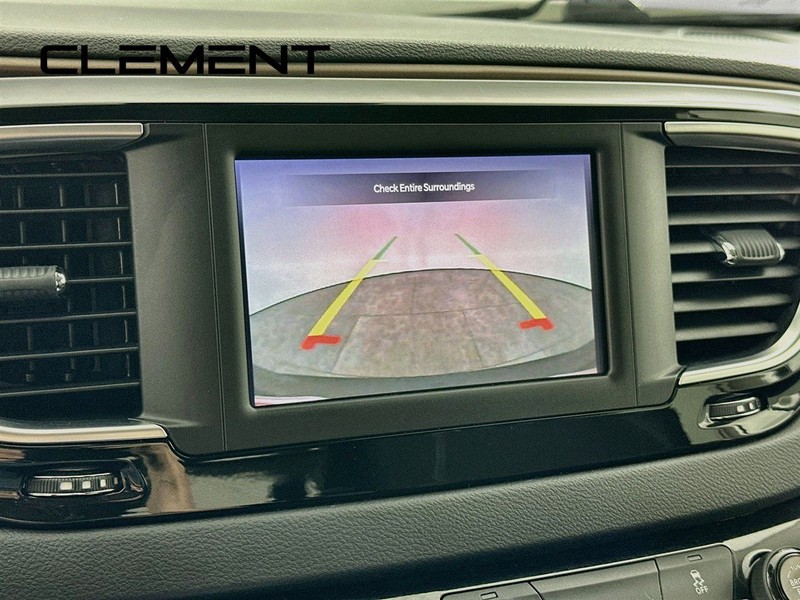 Chrysler Voyager Vehicle Full-screen Gallery Image 20