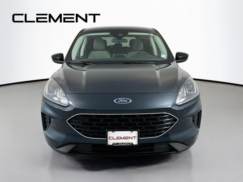 Ford Escape Vehicle Full-screen Gallery Image 3