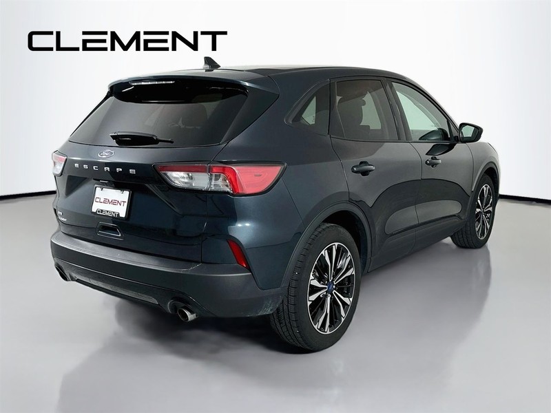 Ford Escape Vehicle Full-screen Gallery Image 7