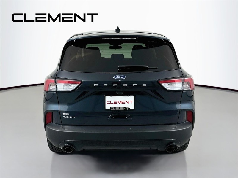 Ford Escape Vehicle Full-screen Gallery Image 8