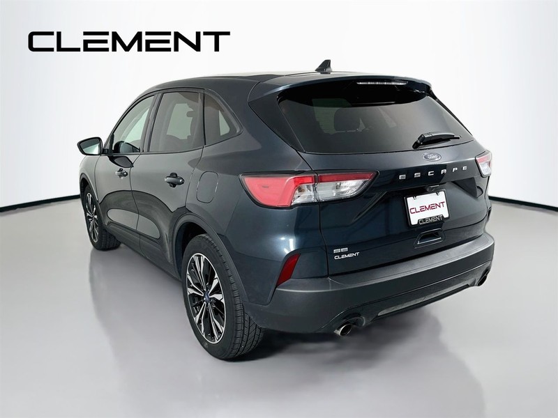 Ford Escape Vehicle Full-screen Gallery Image 10