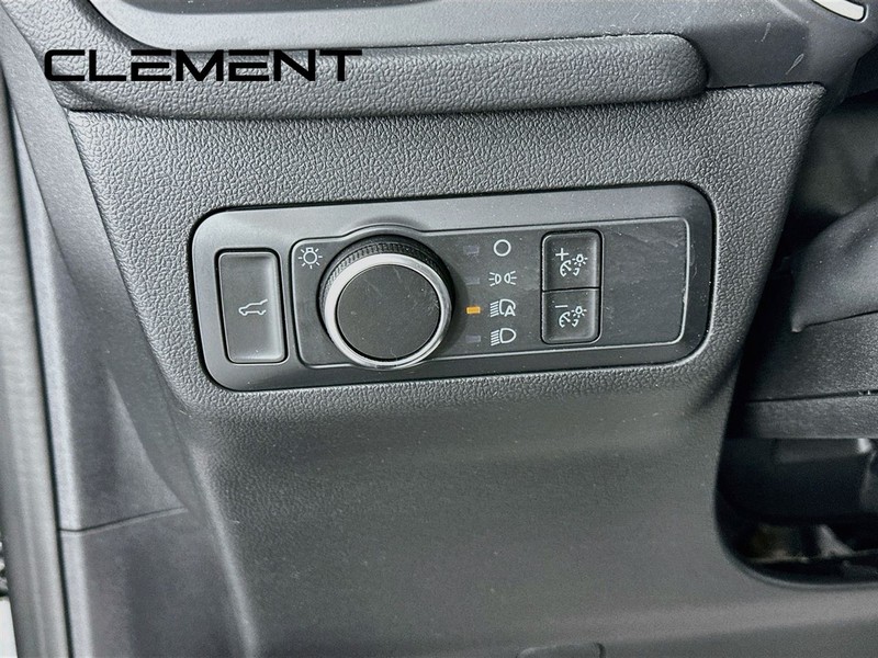 Ford Escape Vehicle Full-screen Gallery Image 12
