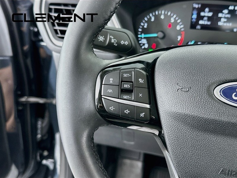 Ford Escape Vehicle Full-screen Gallery Image 15