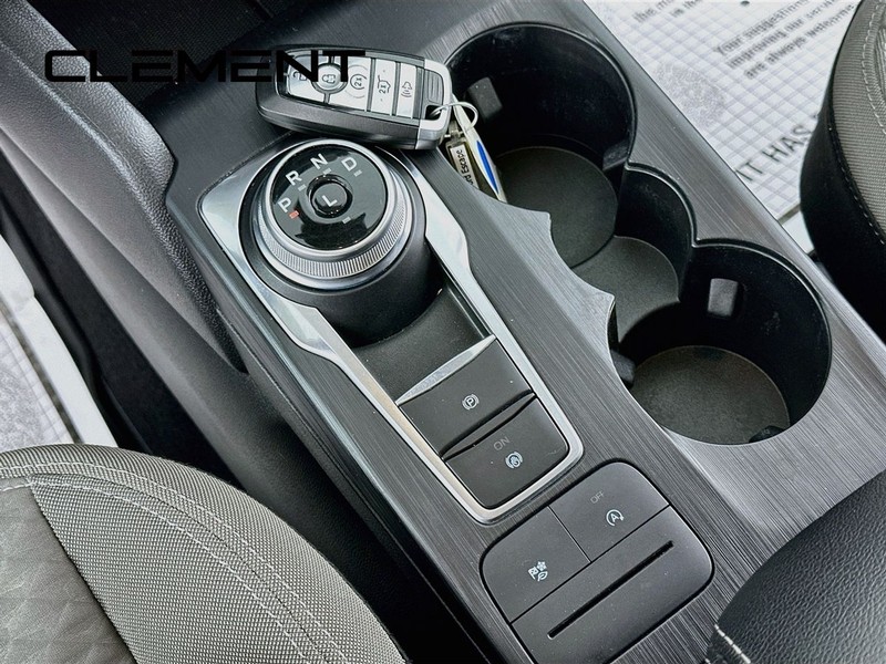 Ford Escape Vehicle Full-screen Gallery Image 23