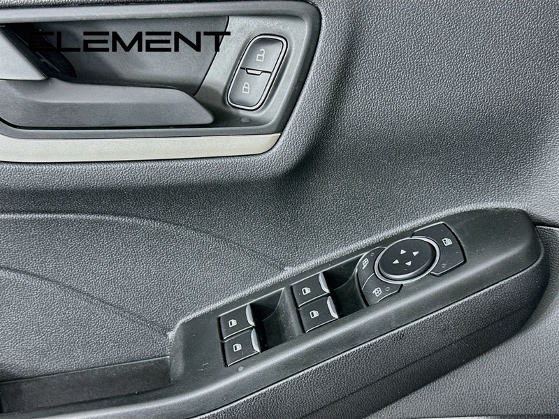 Ford Escape Vehicle Full-screen Gallery Image 24