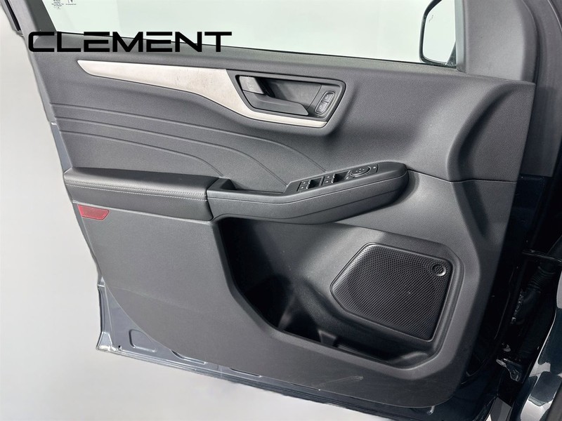 Ford Escape Vehicle Full-screen Gallery Image 26