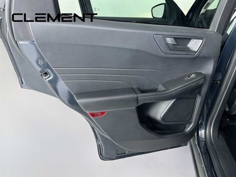 Ford Escape Vehicle Full-screen Gallery Image 29