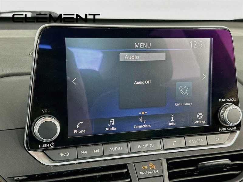 Nissan Altima Vehicle Full-screen Gallery Image 19