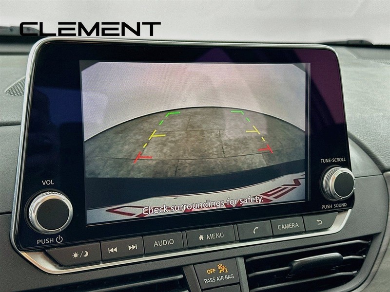 Nissan Altima Vehicle Full-screen Gallery Image 20