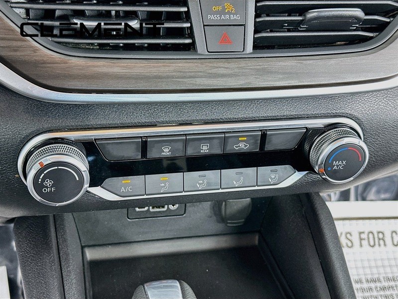 Nissan Altima Vehicle Full-screen Gallery Image 22