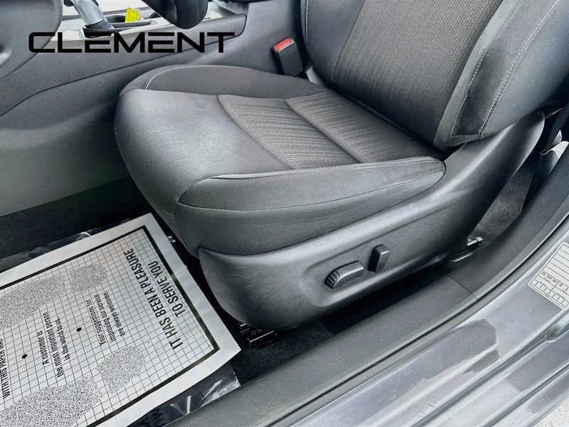 Nissan Altima Vehicle Full-screen Gallery Image 27