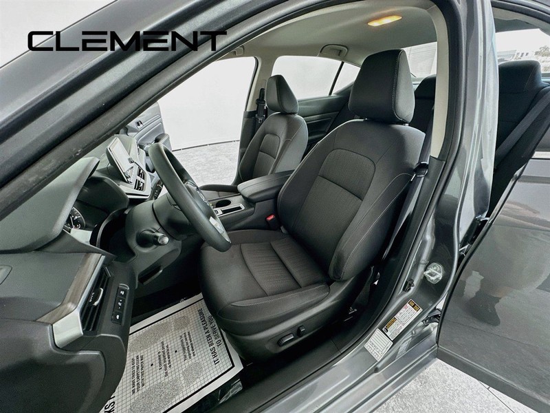 Nissan Altima Vehicle Full-screen Gallery Image 28