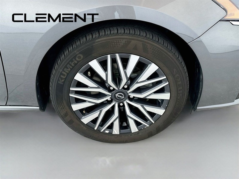 Nissan Altima Vehicle Full-screen Gallery Image 34