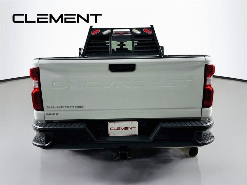 Chevrolet Silverado 2500HD Vehicle Full-screen Gallery Image 8