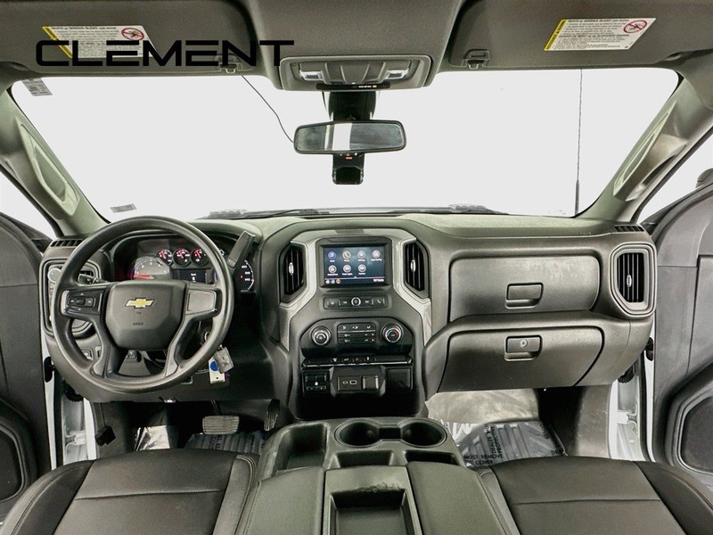 Chevrolet Silverado 2500HD Vehicle Full-screen Gallery Image 12