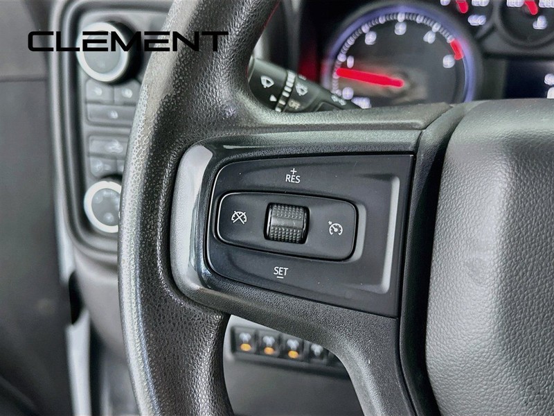 Chevrolet Silverado 2500HD Vehicle Full-screen Gallery Image 16