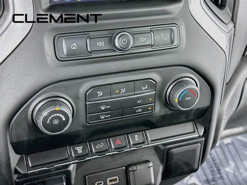 Chevrolet Silverado 2500HD Vehicle Full-screen Gallery Image 20