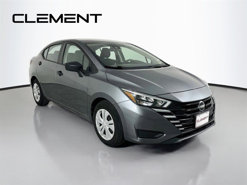 Nissan Versa Vehicle Full-screen Gallery Image 5