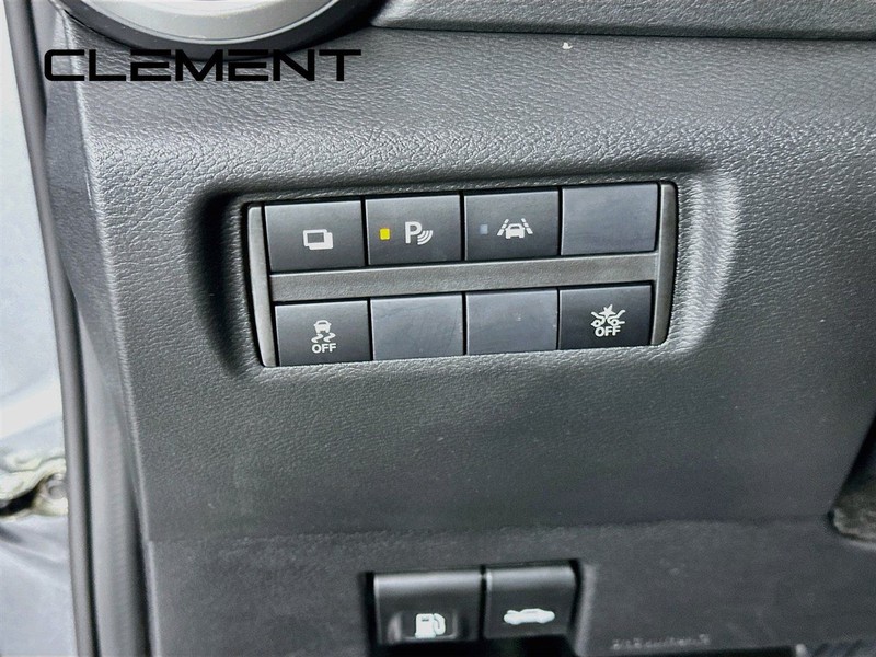 Nissan Versa Vehicle Full-screen Gallery Image 14