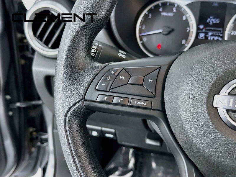 Nissan Versa Vehicle Full-screen Gallery Image 16