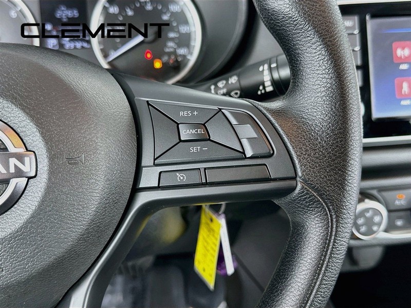 Nissan Versa Vehicle Full-screen Gallery Image 17
