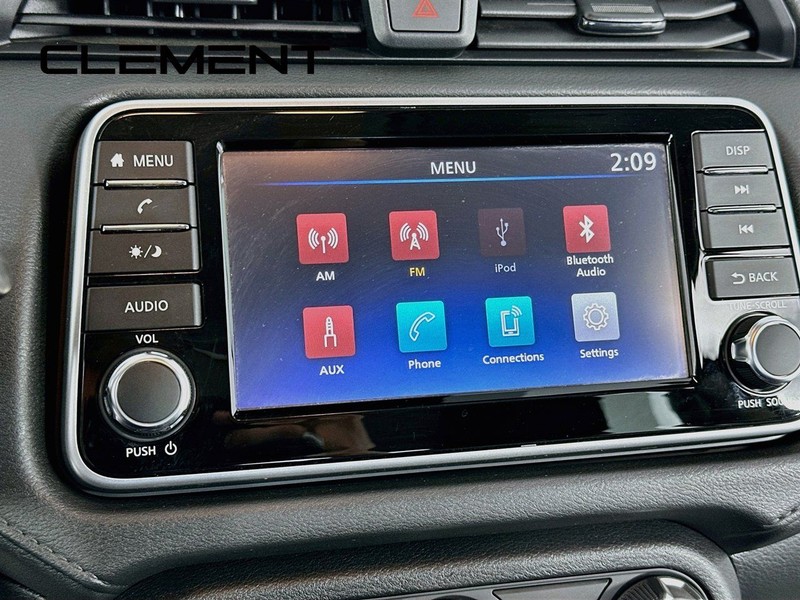 Nissan Versa Vehicle Full-screen Gallery Image 19