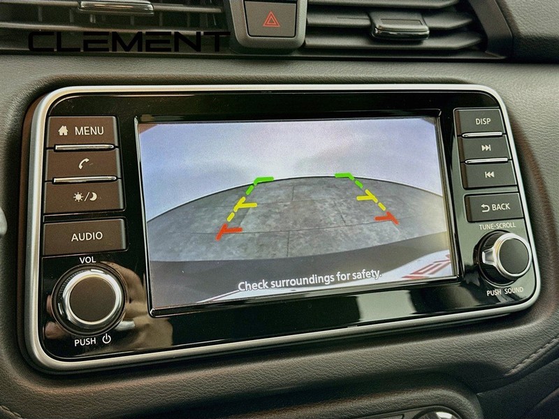 Nissan Versa Vehicle Full-screen Gallery Image 20