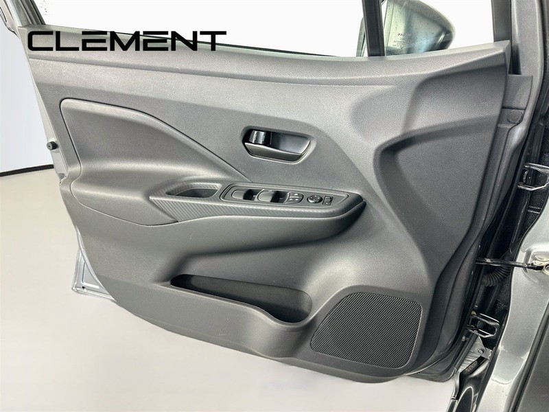 Nissan Versa Vehicle Full-screen Gallery Image 26