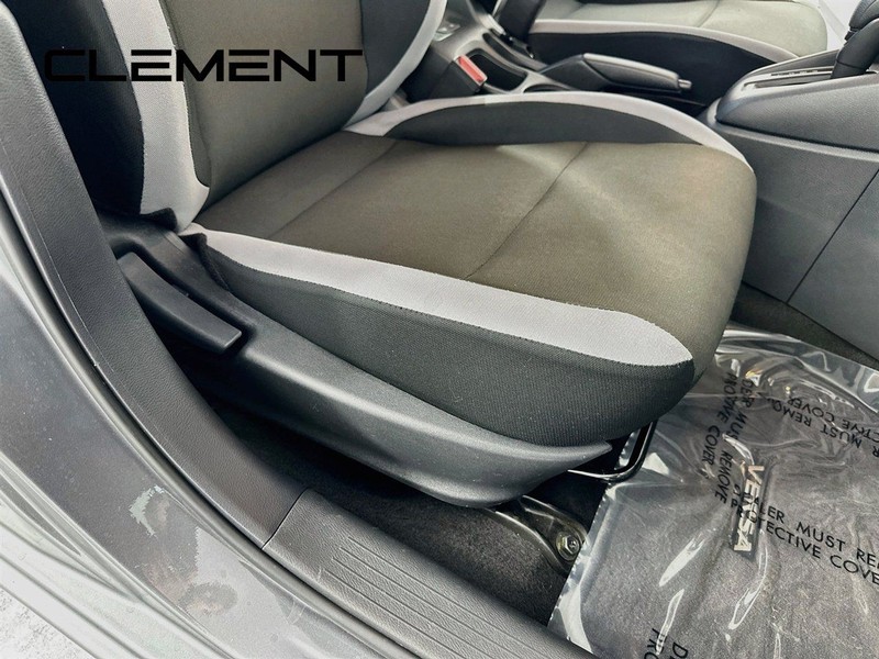 Nissan Versa Vehicle Full-screen Gallery Image 31