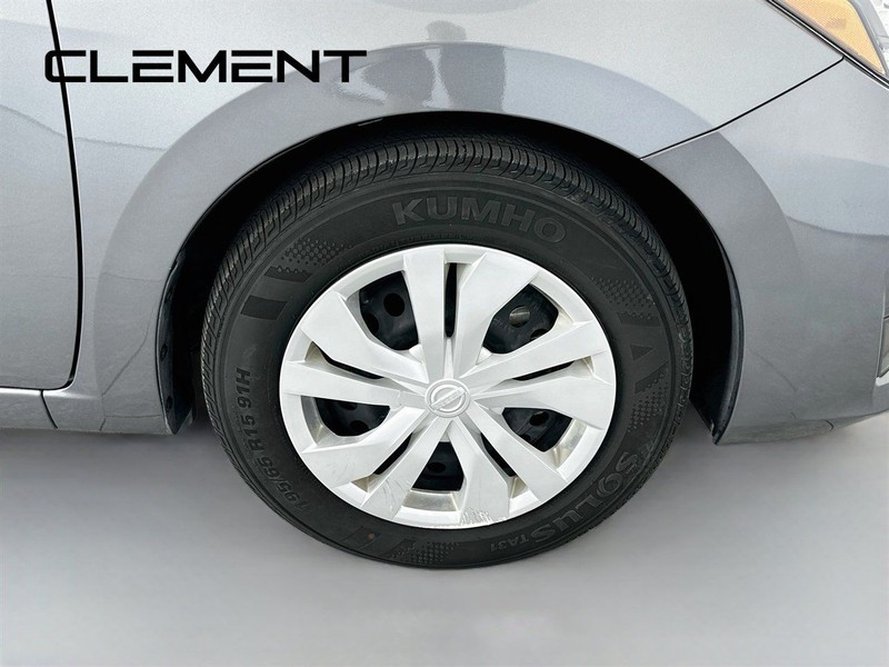 Nissan Versa Vehicle Full-screen Gallery Image 34