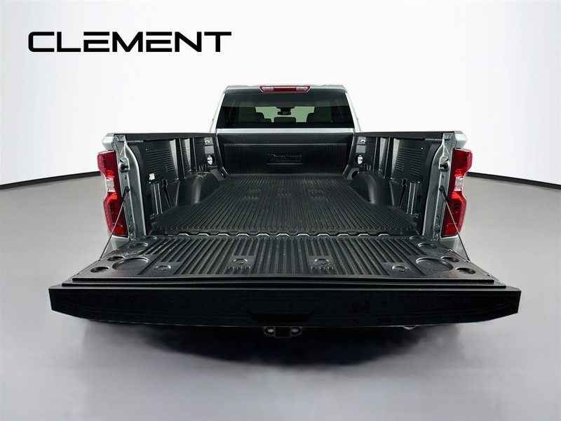 Chevrolet Silverado 2500HD Vehicle Full-screen Gallery Image 11