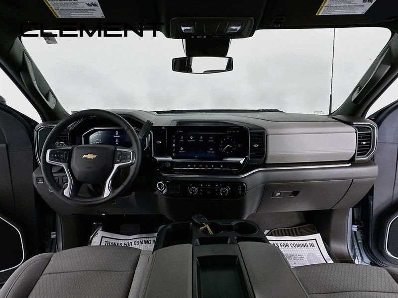 Chevrolet Silverado 2500HD Vehicle Full-screen Gallery Image 12