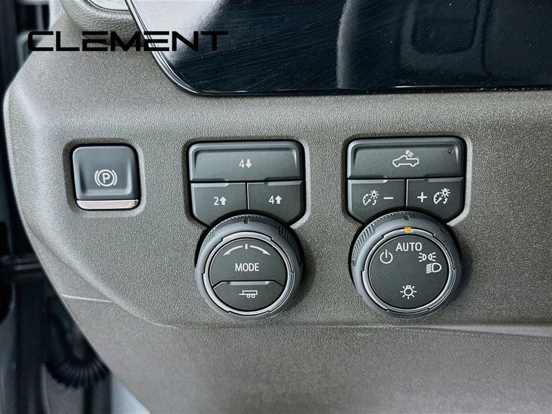 Chevrolet Silverado 2500HD Vehicle Full-screen Gallery Image 14