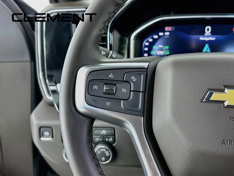 Chevrolet Silverado 2500HD Vehicle Full-screen Gallery Image 16