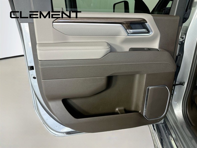 Chevrolet Silverado 2500HD Vehicle Full-screen Gallery Image 29