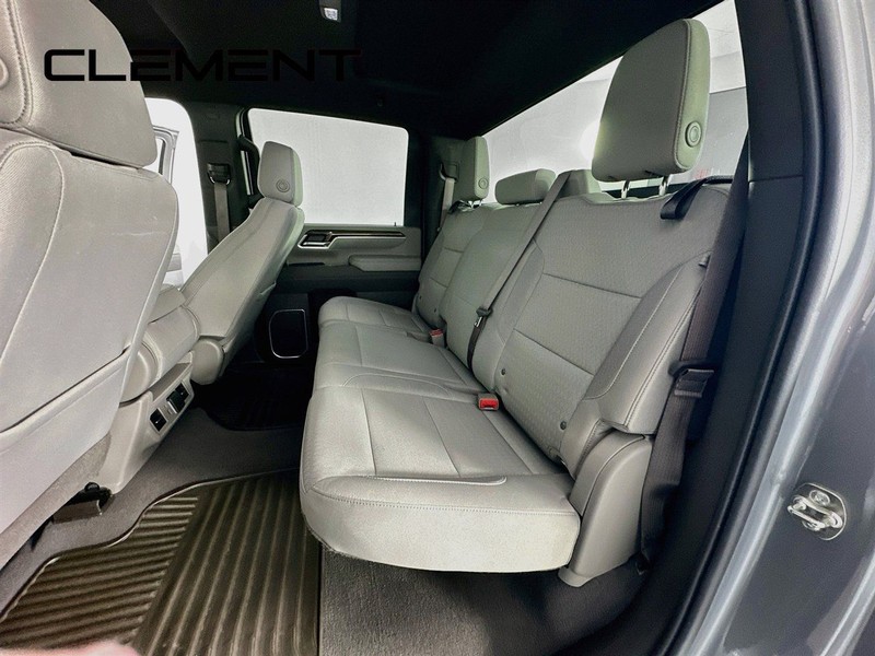 Chevrolet Silverado 2500HD Vehicle Full-screen Gallery Image 30