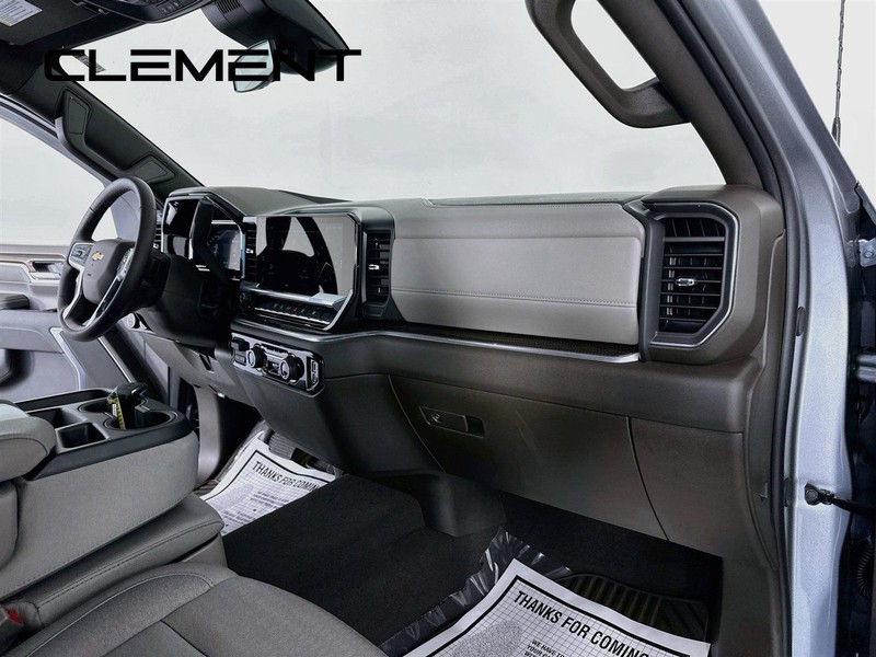 Chevrolet Silverado 2500HD Vehicle Full-screen Gallery Image 32