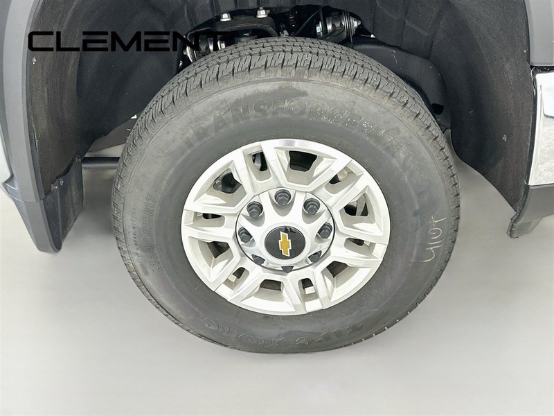 Chevrolet Silverado 2500HD Vehicle Full-screen Gallery Image 34