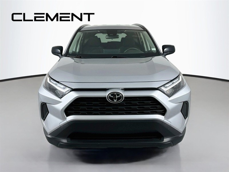 Toyota RAV4 Vehicle Full-screen Gallery Image 3