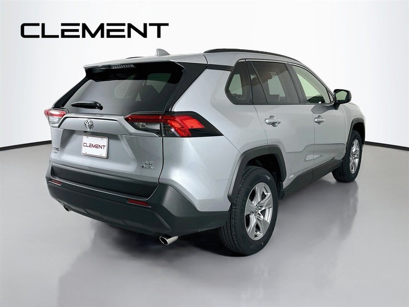 Toyota RAV4 Vehicle Full-screen Gallery Image 7