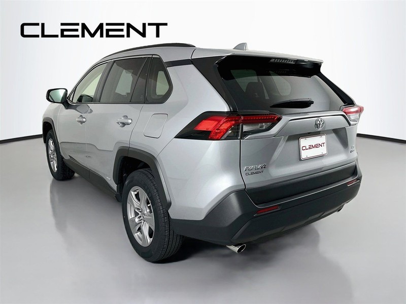 Toyota RAV4 Vehicle Full-screen Gallery Image 10