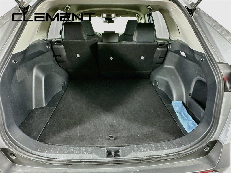 Toyota RAV4 Vehicle Full-screen Gallery Image 11