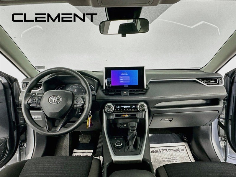 Toyota RAV4 Vehicle Full-screen Gallery Image 12