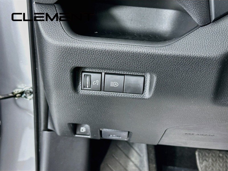 Toyota RAV4 Vehicle Full-screen Gallery Image 14